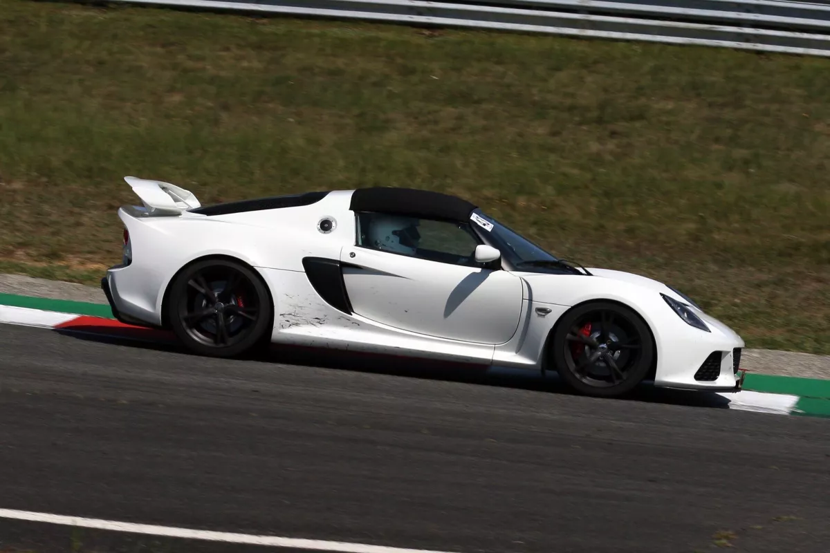 Lotus Exige V6 komo-tec 460